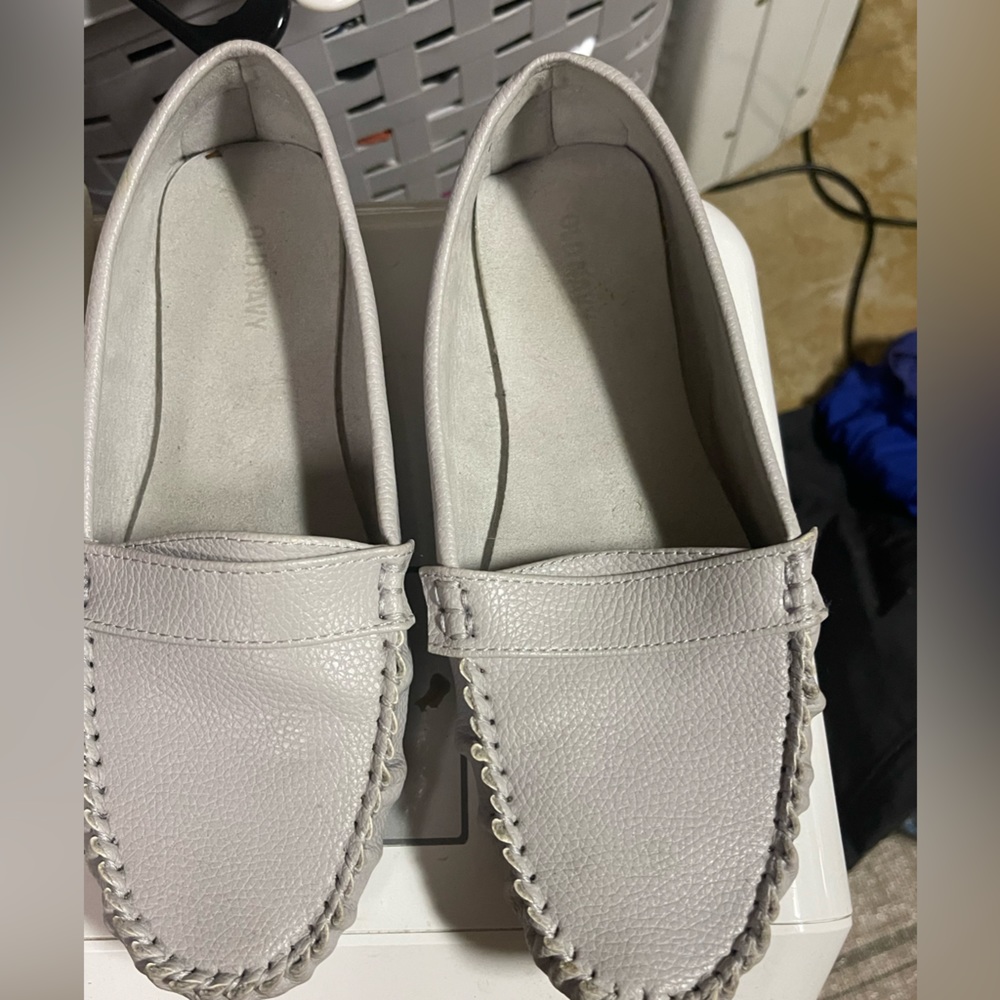 Size 8 old navy slip on